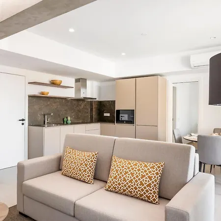 Central Suites *