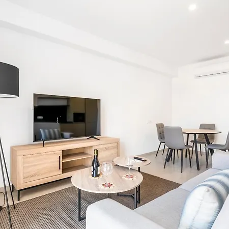 아파트 Central Suites