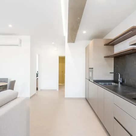 Central Suites *